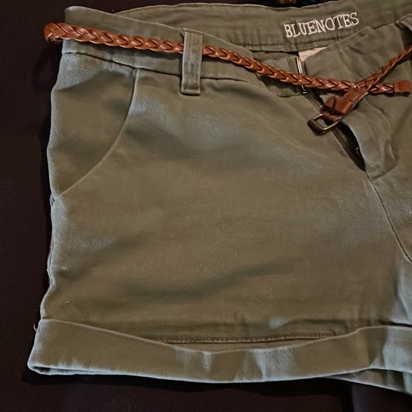 BLUE NOTES sage green shorts including faux leather belt Size 7. Four pockets - Picture 2 of 6